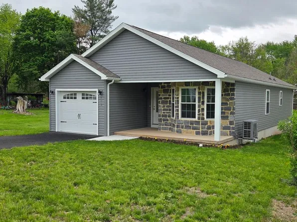 402 8th Ave, Burnham, PA 17009