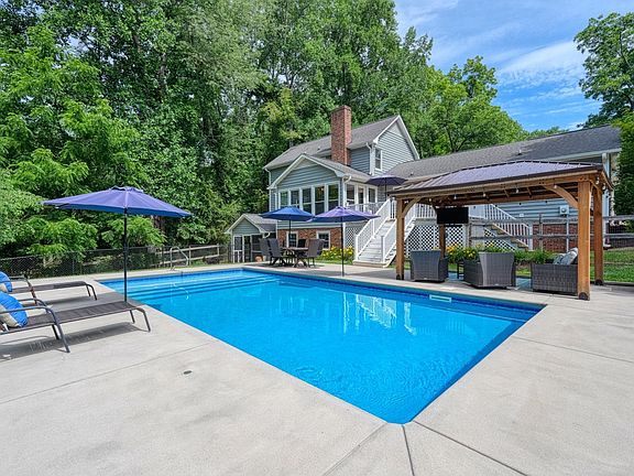 4th image of 102 Hickory Hollow Dr