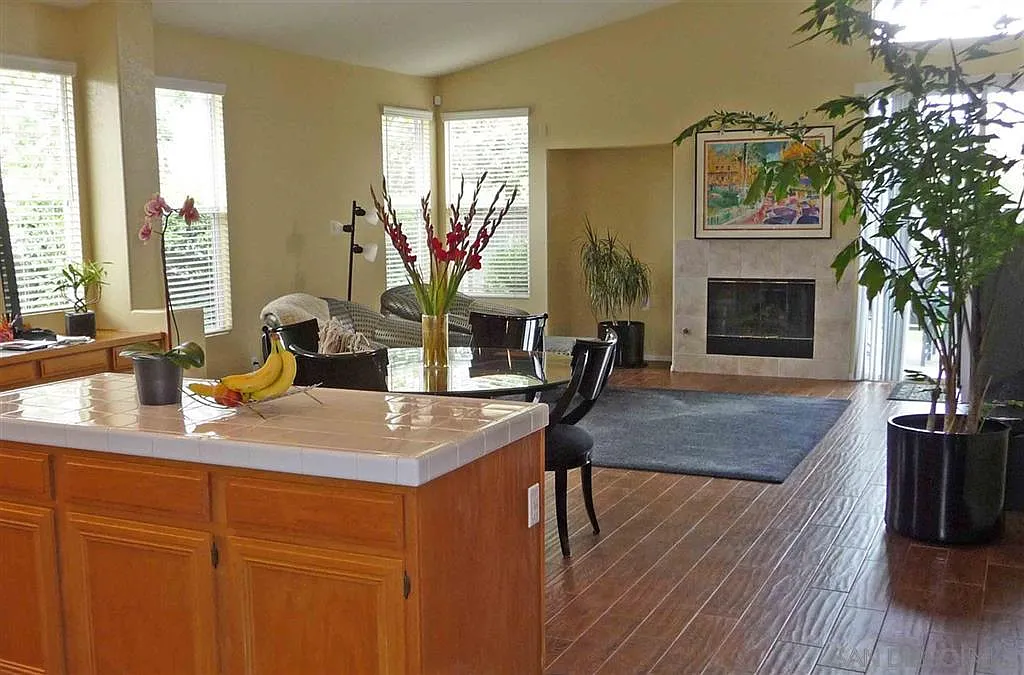 3 bed, 1963 sqft, $7,440 — Photo 4