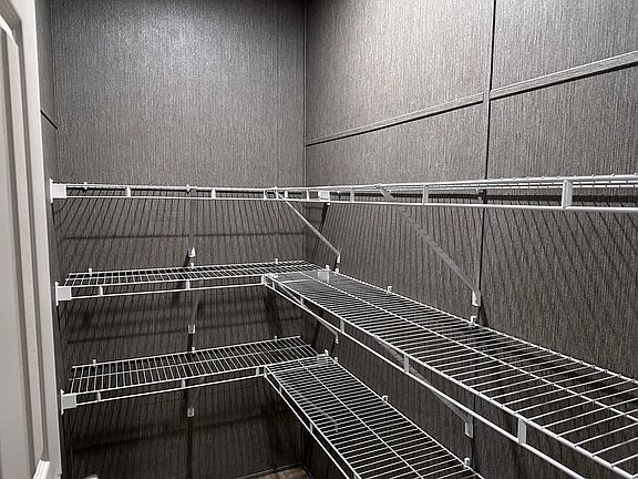 4th image of 516 Courtland Ln #663