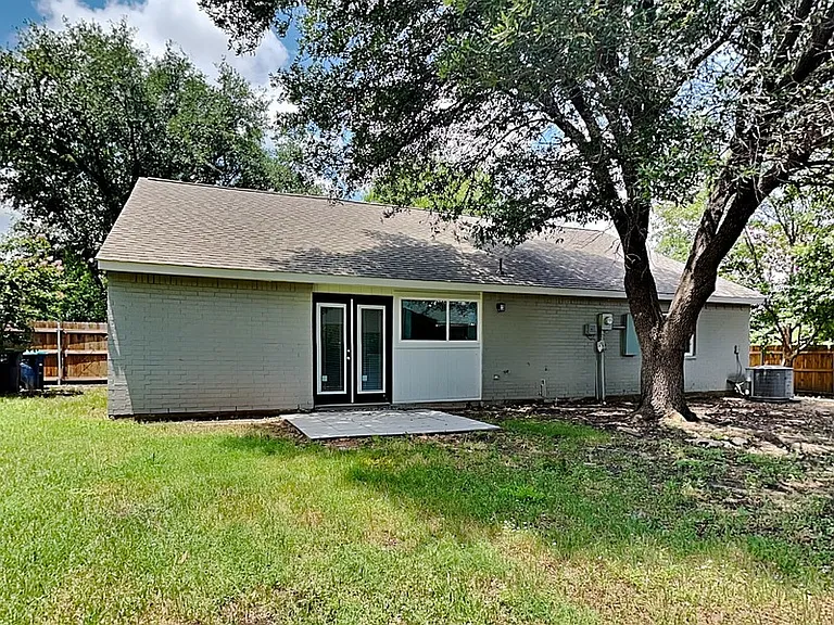 4348 Spindletree Ln — Photo 17
