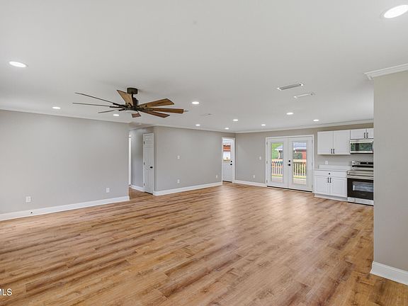 3rd image of 400 Martindale Rd
