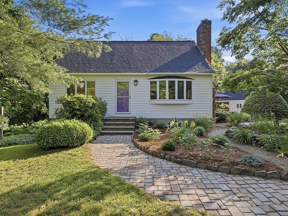 1st image of 16 Lakeview Way