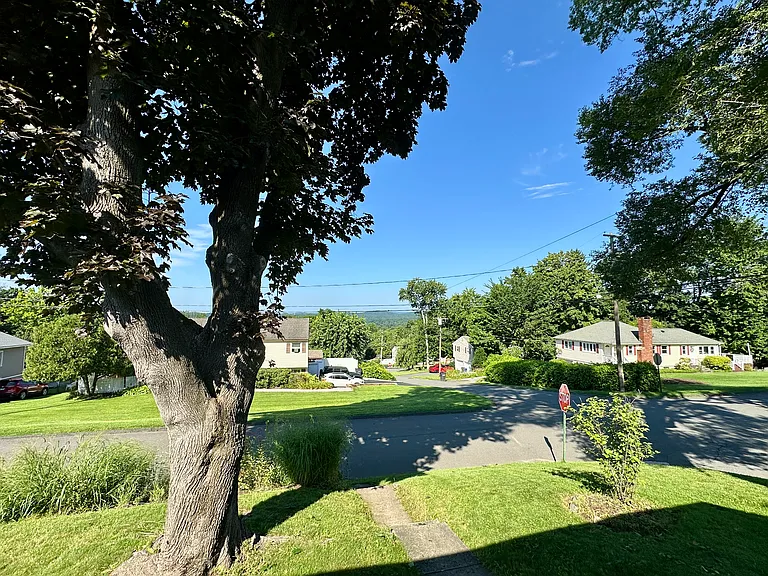 10 Curtis Ave — Photo 22