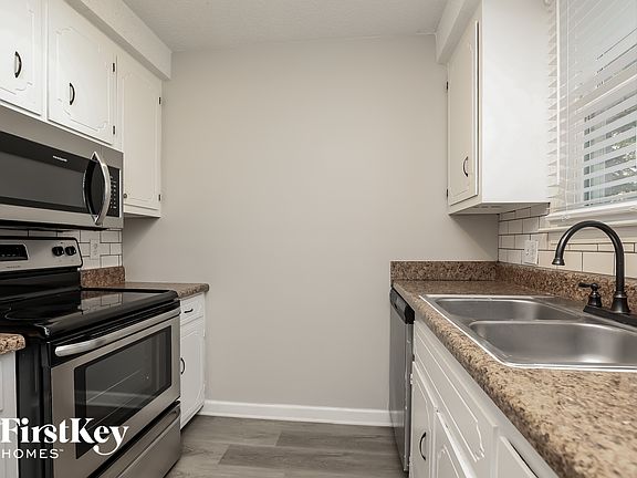 4th image of 418 Helton Dr
