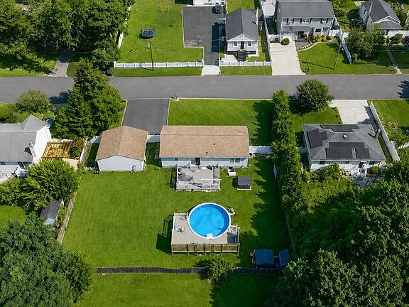 4th image of 28 Mapleton Avenue