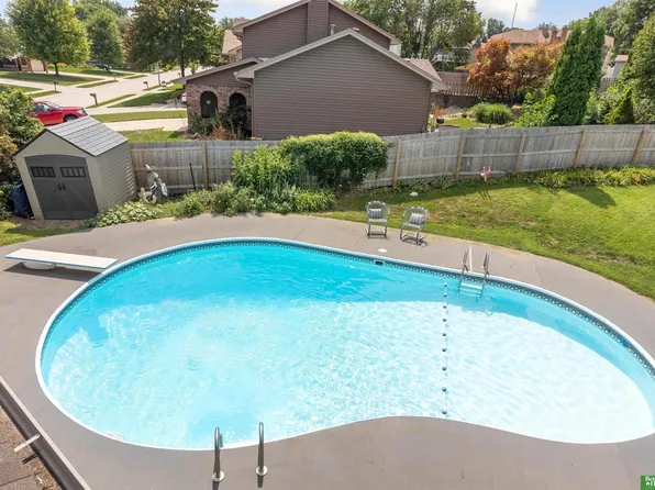 9205 Adams St, Omaha, NE 68127