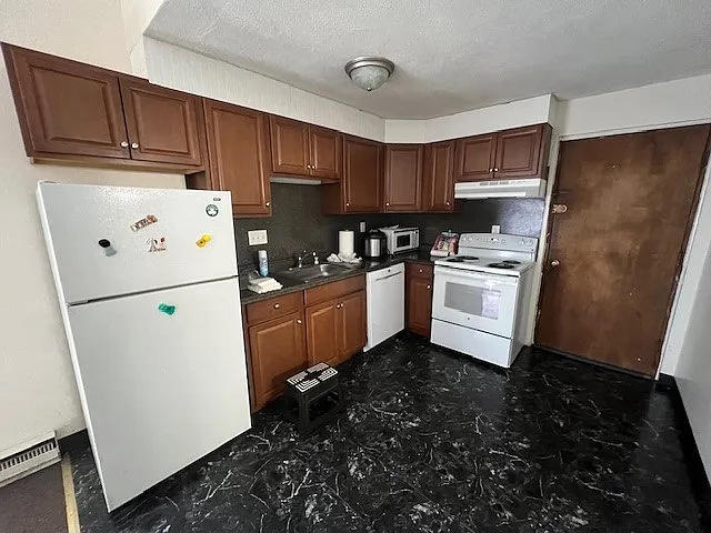 949 Main St #10 — Photo 2