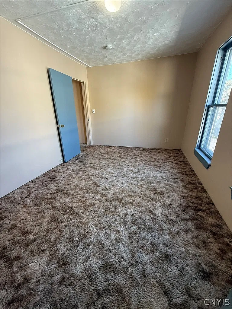 2 bed, 1.0 bath, 2168 sqft, $1,100 — Photo 4
