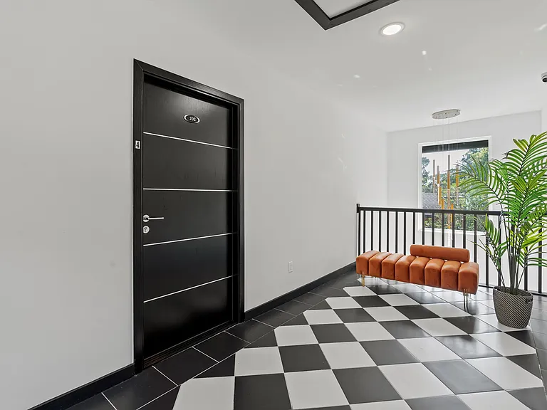 1504 Perry St #202 — Photo 14