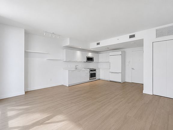 2nd image of 45 SW 9th St #1304