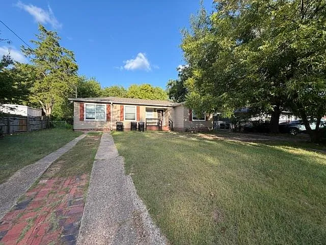 1302 Dale St — Photo 2