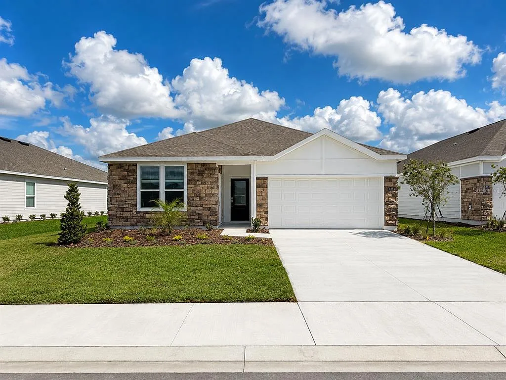 3 bed, 2.0 bath, 1825 sqft, $2,250 — Photo 1