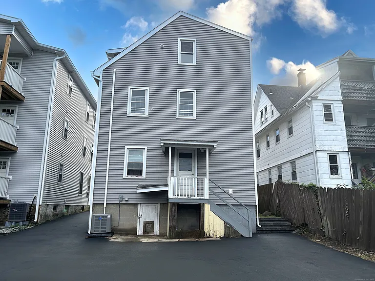 109 Churchill St #3 — Photo 2