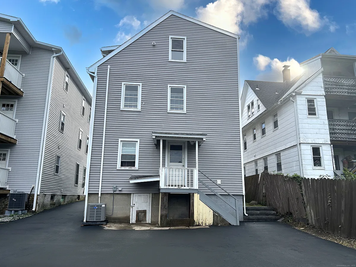 Building Photo - 109 Churchill St #3