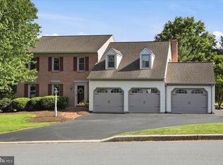 9 Round House Dr, Lititz, PA 17543