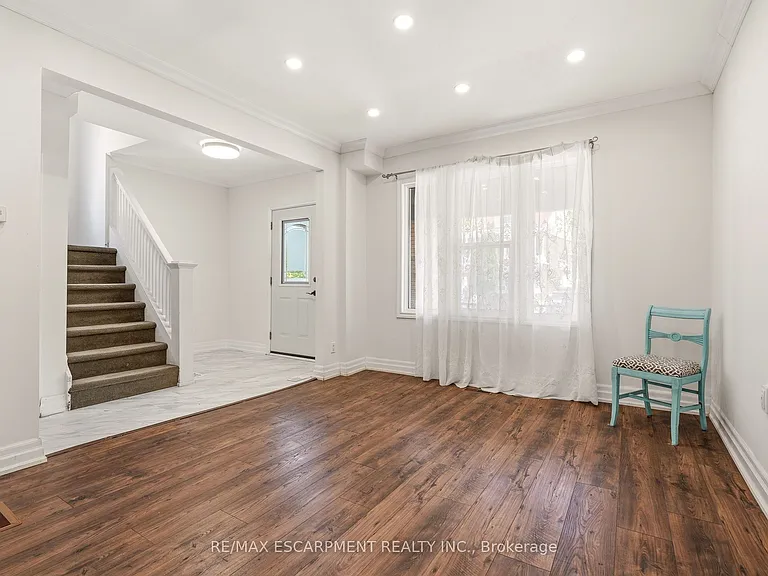 48 Glendale Ave S — Photo 8