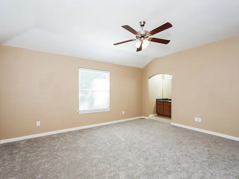 1734 Avenue E — Photo 9