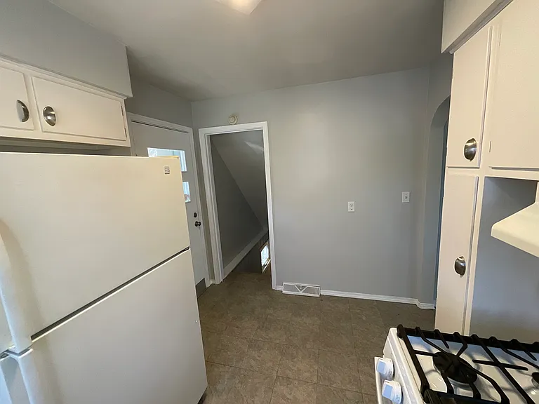 928 Vienna Ave — Photo 8