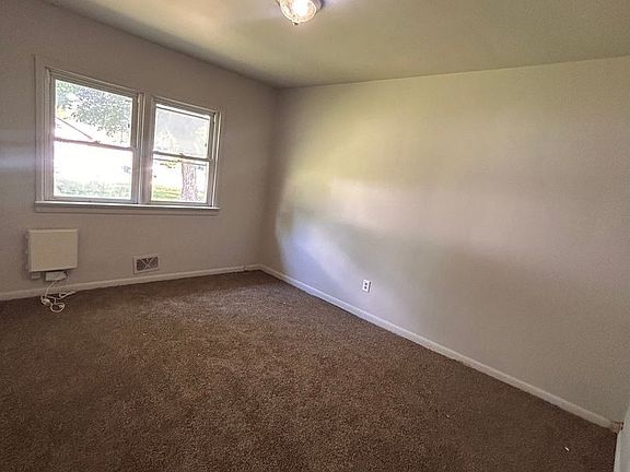 5th image of 537 Congress Ave