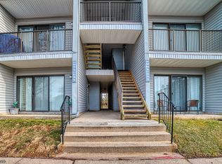 76 Fisher Dr, Franklin Park, NJ 08823