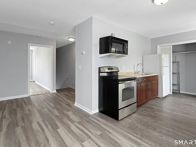 614 Earl Ave — Photo 3