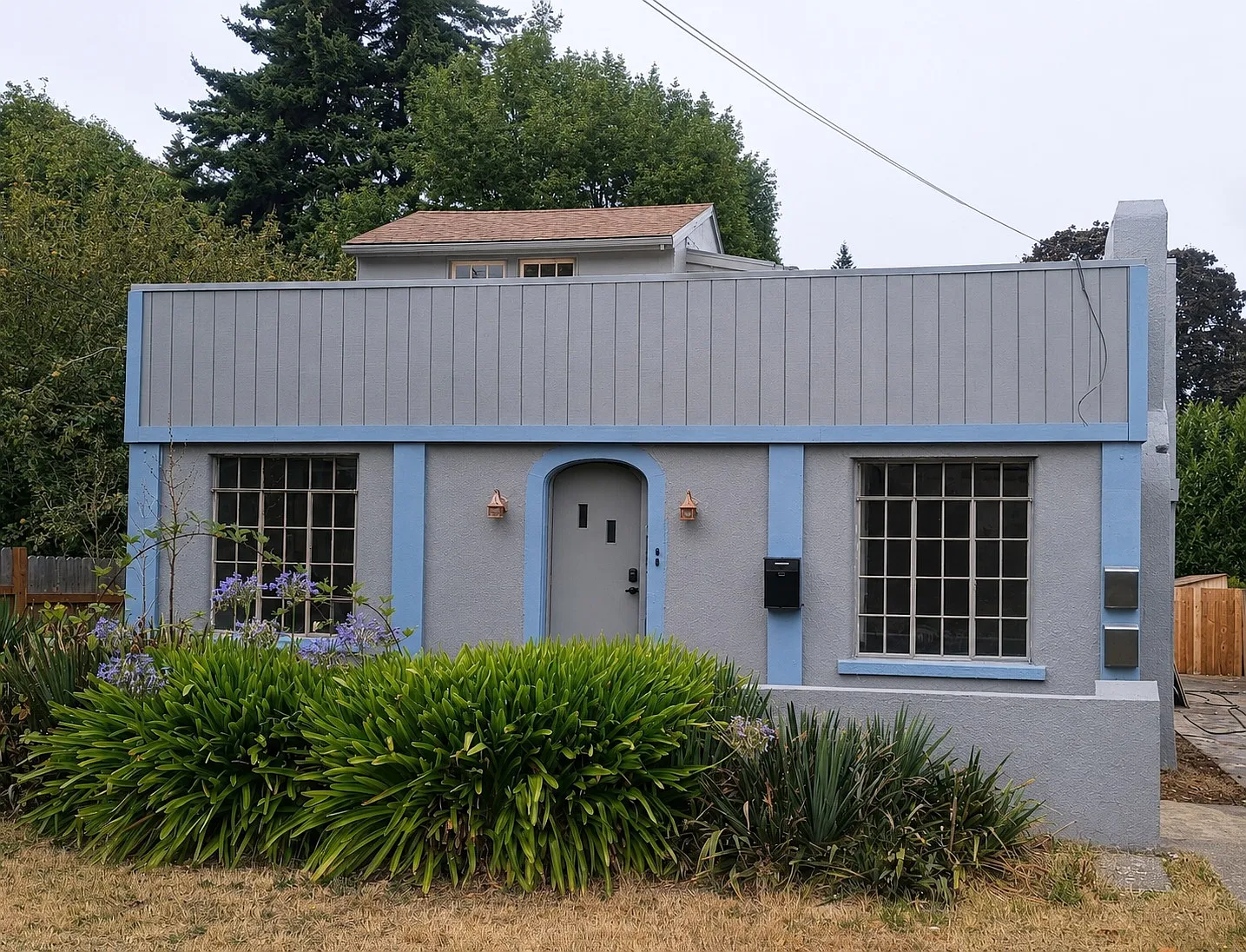 Hemlock Ave, Coos Bay — Photo 1