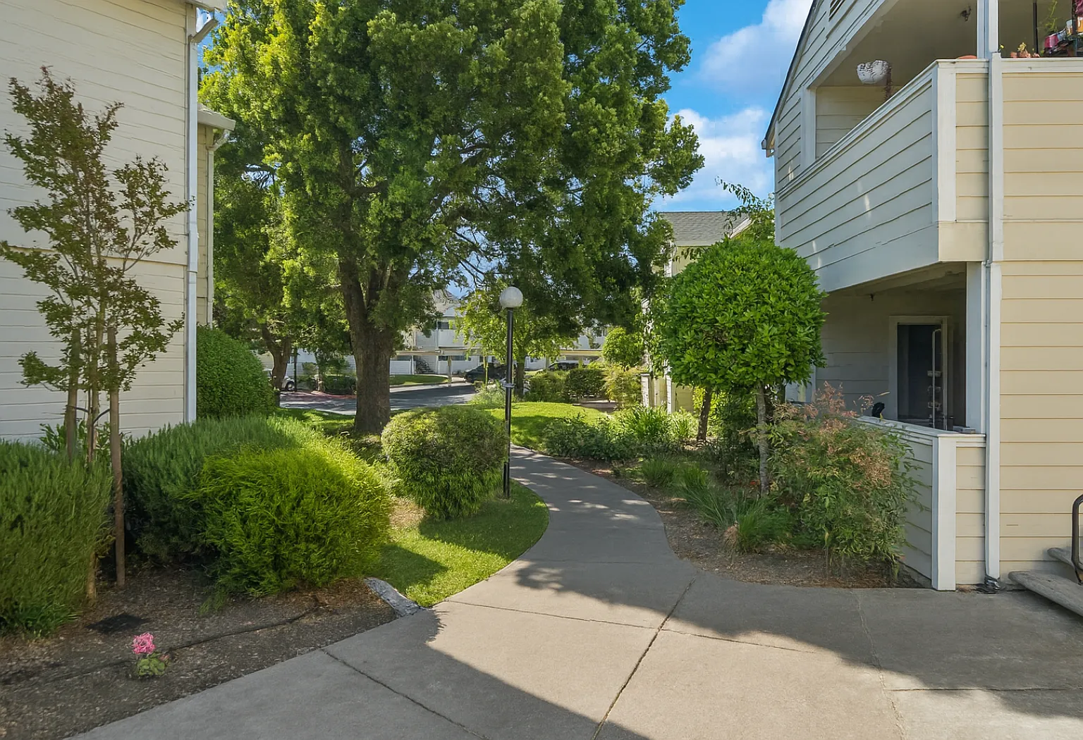 Emerald Pointe — Photo 3