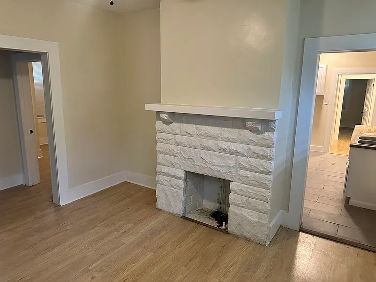 1683 Walker Ave — Photo 7