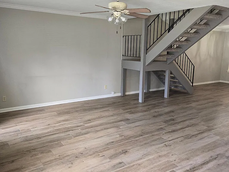10061 Smitherman Dr — Photo 2