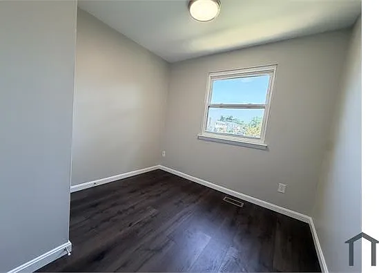 494 Kenilworth Ct — Photo 6