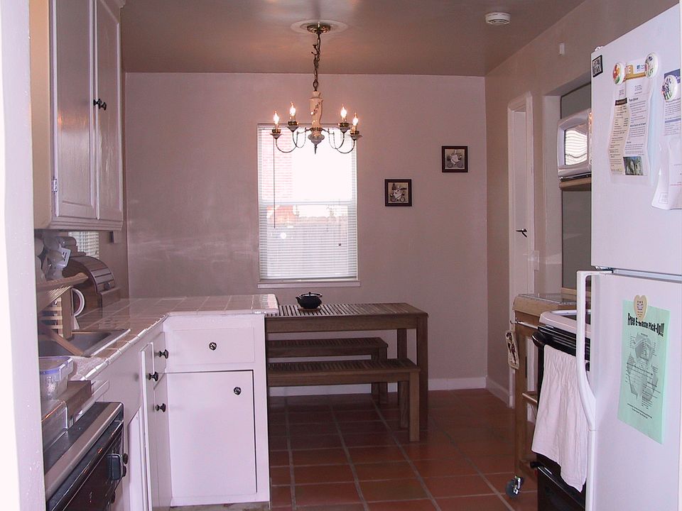 Kitchen & Breakfast area