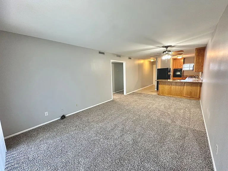 601 W 11th St — Photo 10