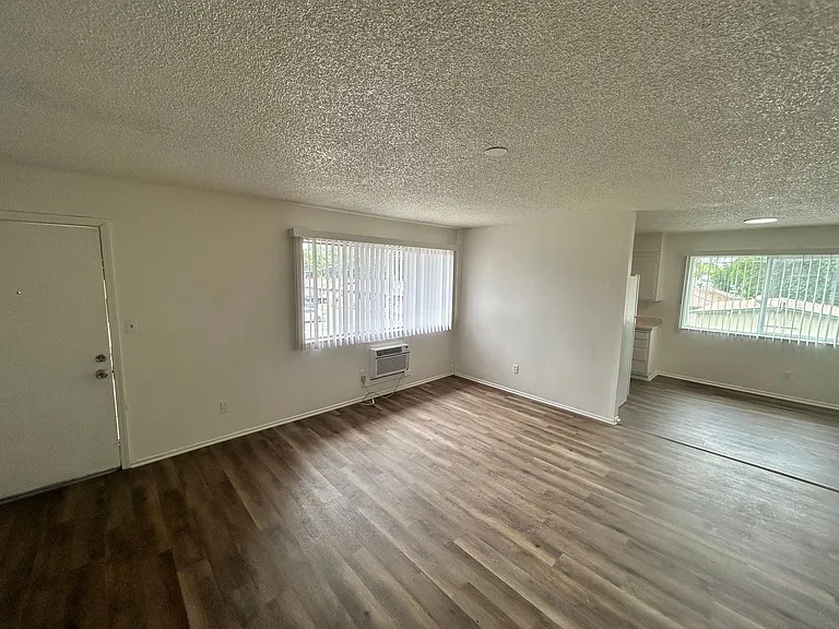 804 Sutter Ave — Photo 6