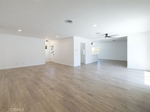 4th image of 2425 Castle Dr