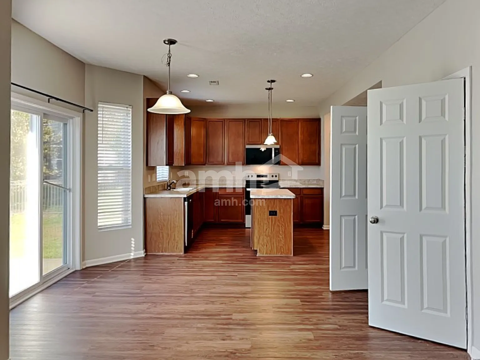 3 bed, 2.5 bath, 1784 sqft, $2,195 — Photo 4