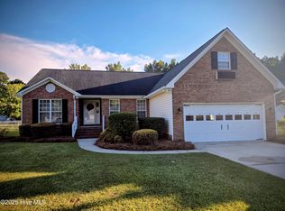 311 Forest Oaks Dr, New Bern, NC 28562