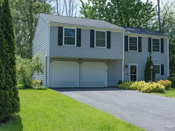 3082 Amberlea Ln, Baldwinsville, NY 13027