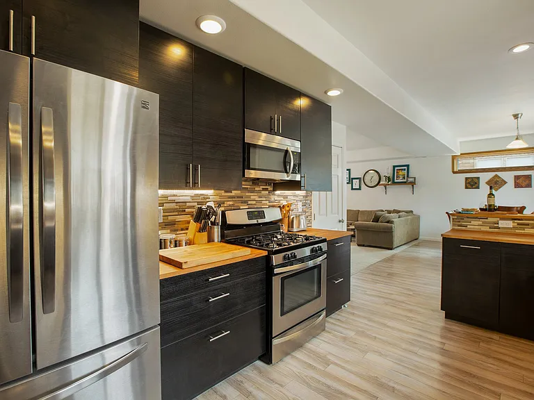 705 Valley View Dr — Photo 10