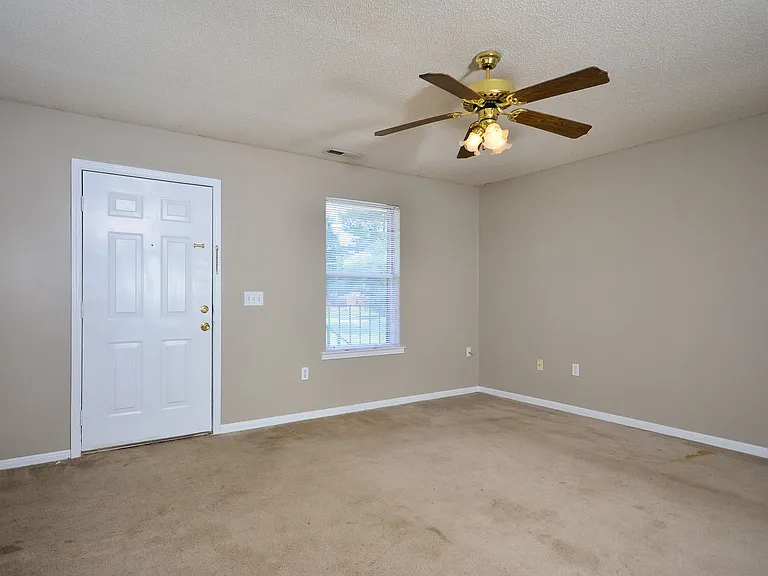 707 Virginia Ave — Photo 3