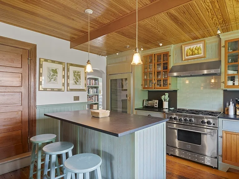 21 McKinley Ave — Photo 5