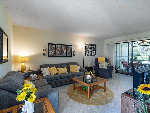 5th image of 9 Buck Cir #B