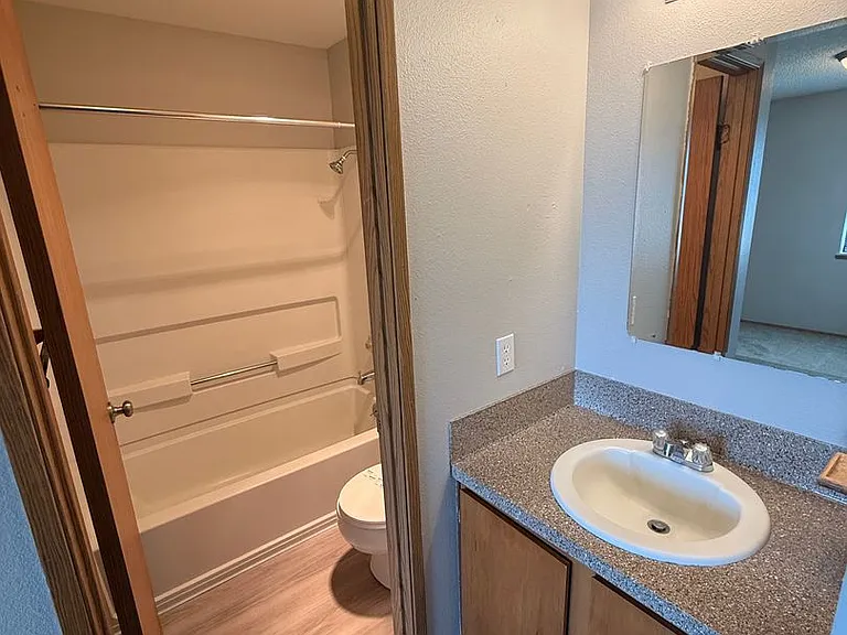 CCH5114--Apple Knoll Townhomes — Photo 12
