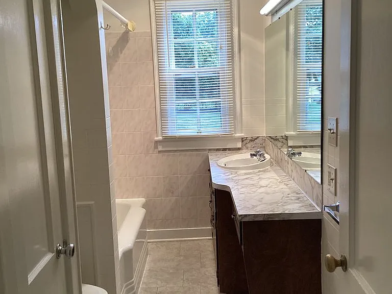 225 N Grant St — Photo 32