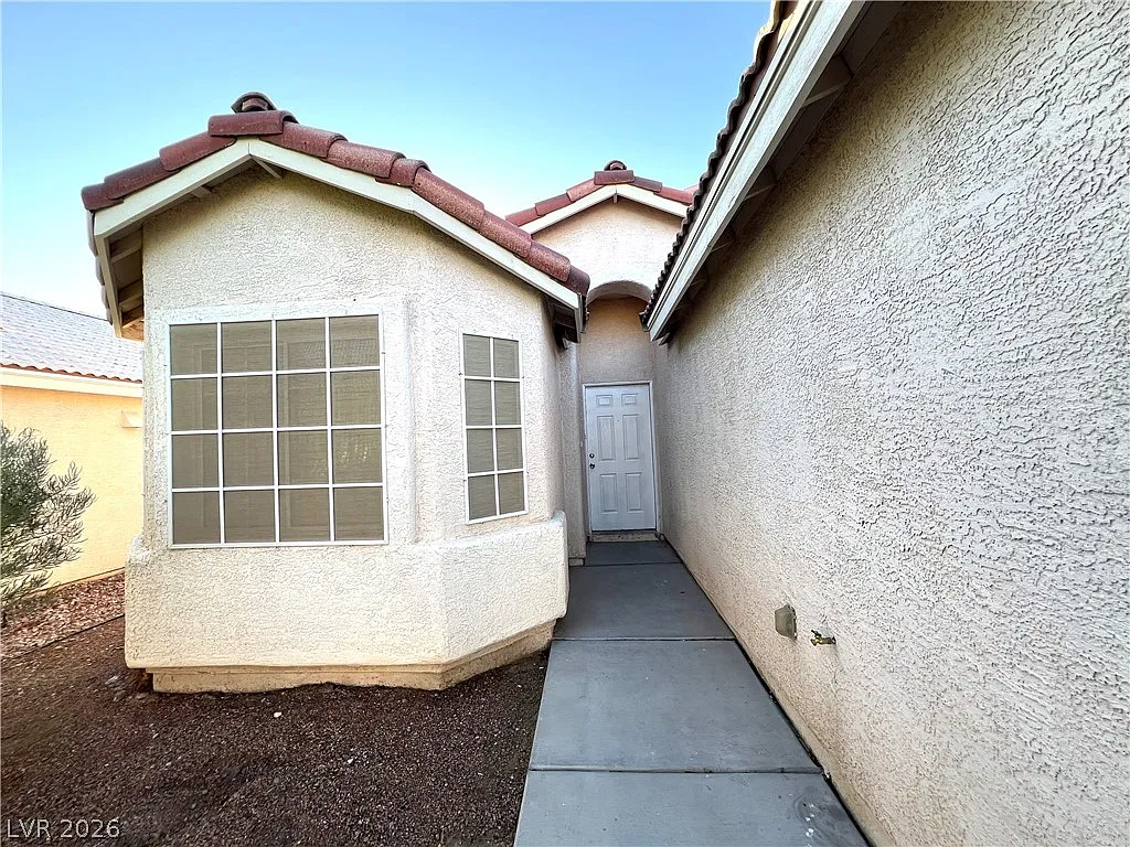 4 bed, 2.0 bath, 1608 sqft, $1,900 — Photo 3