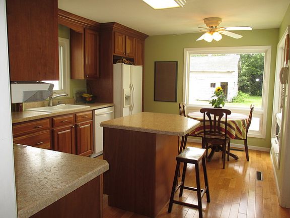 Updated Kitchen with Breakfast Nook
