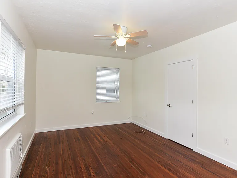 717 2nd Ave S #5 — Photo 2