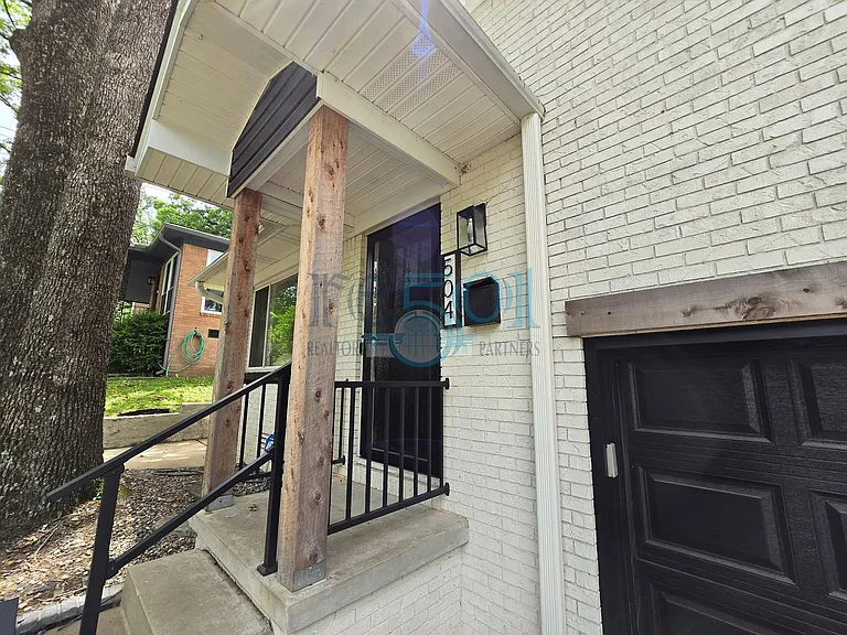 504 Mellon St — Photo 3
