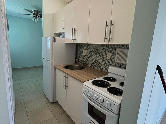 3rd image of 3222 Marine Dr APT 3