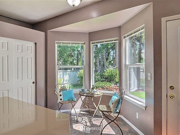 Check out the backyard  view from  the kitchen nook....  what a great place to have your morning coffee or  tea.